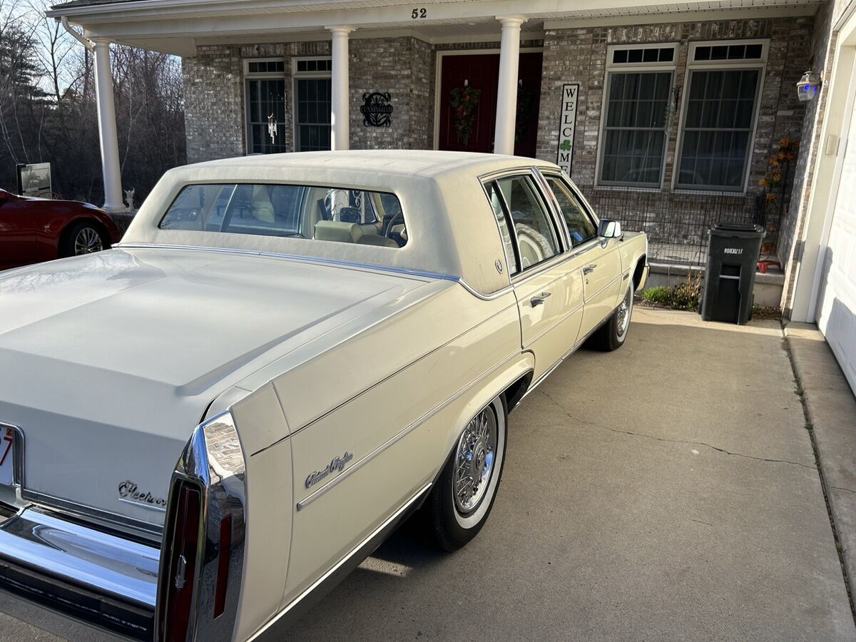1983 Cadillac Fleetwood BROUGHAM - photo 4