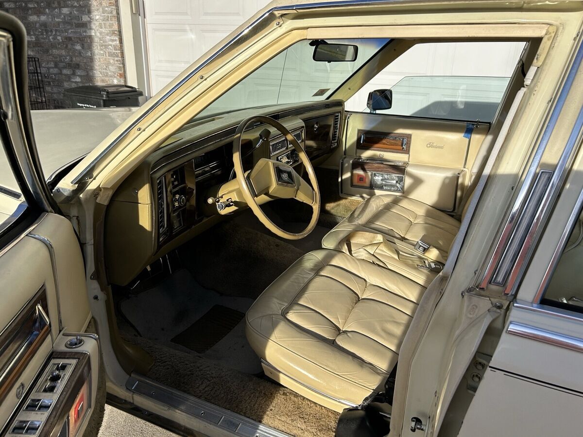 1983 Cadillac Fleetwood BROUGHAM - photo 5