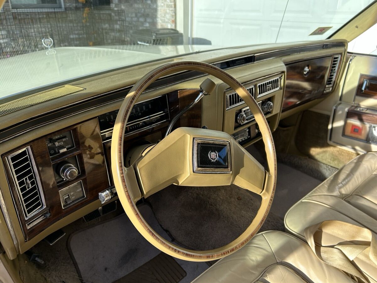 1983 Cadillac Fleetwood BROUGHAM - photo 6