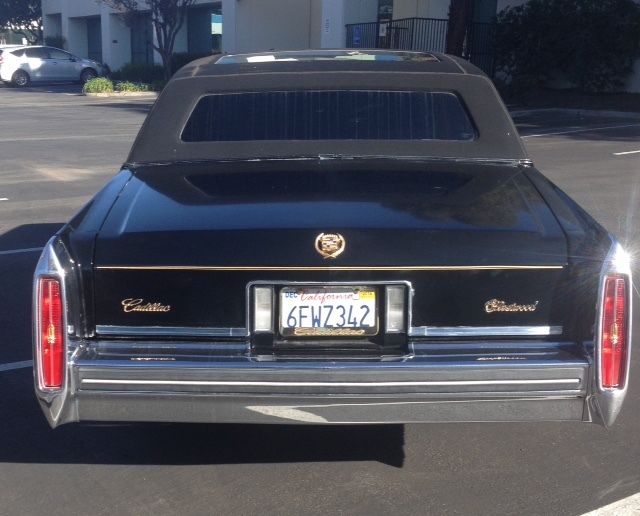 1983 Cadillac Fleetwood 4 door Facory Limousine - Gold Edition - photo 3