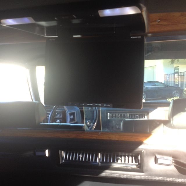1983 Cadillac Fleetwood 4 door Facory Limousine - Gold Edition - photo 9