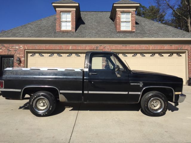1983 CHEVROLET C-10 SQUARE BODY SHORT BED CUSTOM DELUXE EDITION V8 AUTO LOOK!!! 1983 Chevrolet C-10 CUSTOM DELUXE