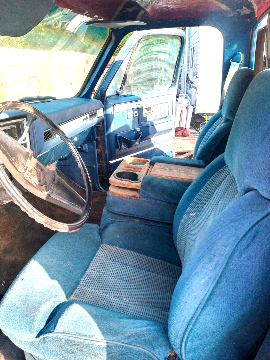 1983 Chevrolet C-10 Silverado "Square Body" Shortbed V8! - photo 6