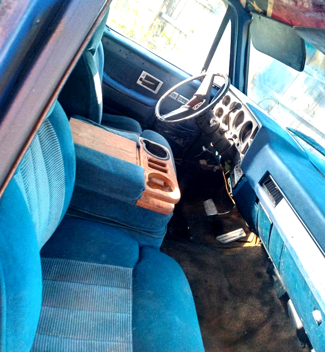 1983 Chevrolet C-10 Silverado "Square Body" Shortbed V8! - photo 7