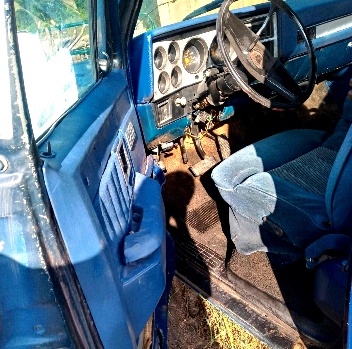 1983 Chevrolet C-10 Silverado "Square Body" Shortbed V8! - photo 8