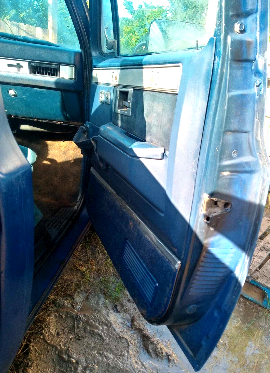 1983 Chevrolet C-10 Silverado "Square Body" Shortbed V8! - photo 9