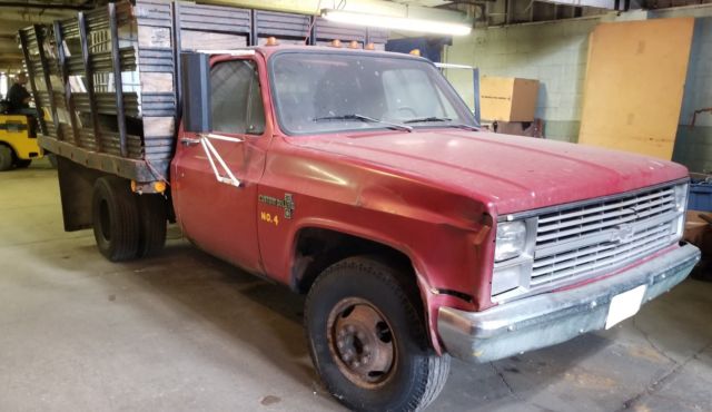 1983 Chevrolet C30 Chassis Cab w/Stake Bed - 1 Ton Dually - GM 350ci V8 Engine 1983 Chevrolet C/K Pickup 3500 Custom Deluxe