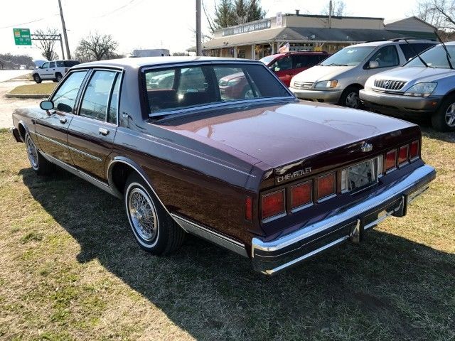 1983 Chevrolet Caprice Classic Sedan 4-Door - photo 4
