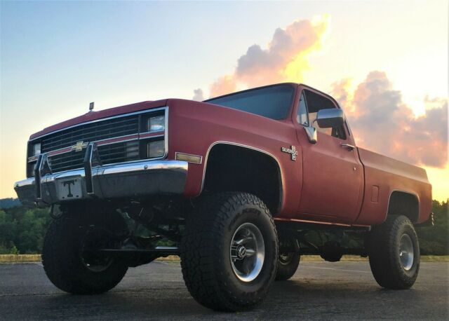1983 Chevrolet K10 4X4 SHORTBED 350 4sp Lifted Faded Rally Red Patina Paint HOT! 1983 Chevrolet C-10