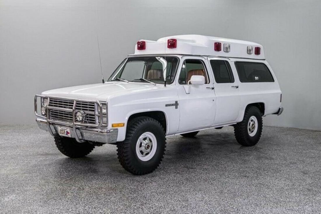 1983 Chevrolet Suburban Ambulance K20 31492 Miles White SUV 5.7L 700 R-4 Auto 1983 Chevrolet Suburban Ambulance K20