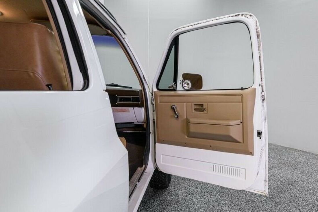 1983 Chevrolet Suburban Ambulance K20 - photo 11