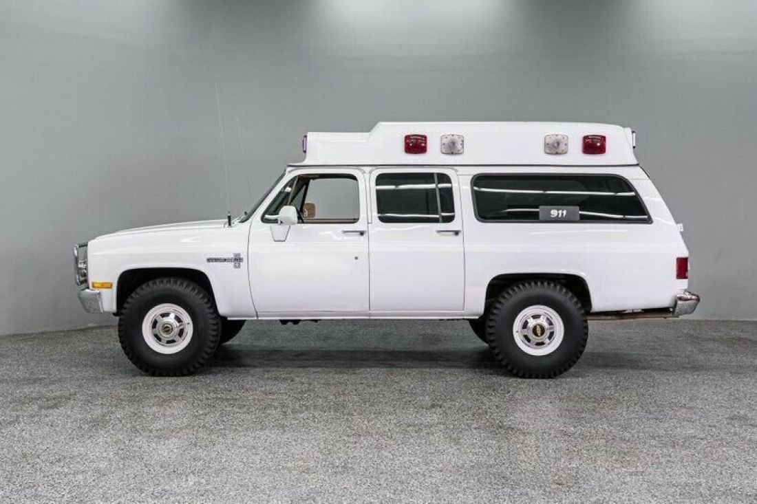 1983 Chevrolet Suburban Ambulance K20 - photo 3