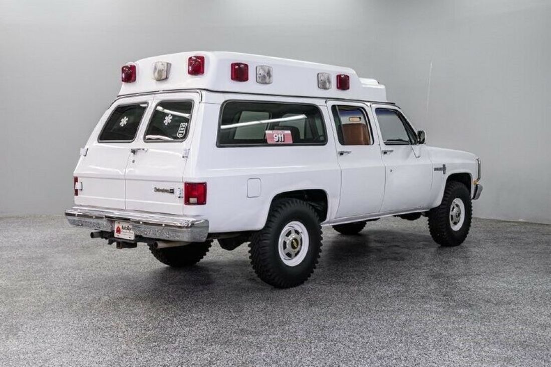 1983 Chevrolet Suburban Ambulance K20 - photo 7