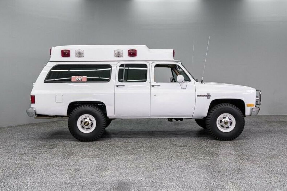 1983 Chevrolet Suburban Ambulance K20 - photo 8