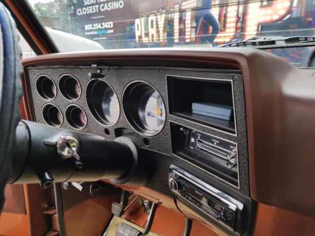 1983 Chevrolet C-10 - photo 2