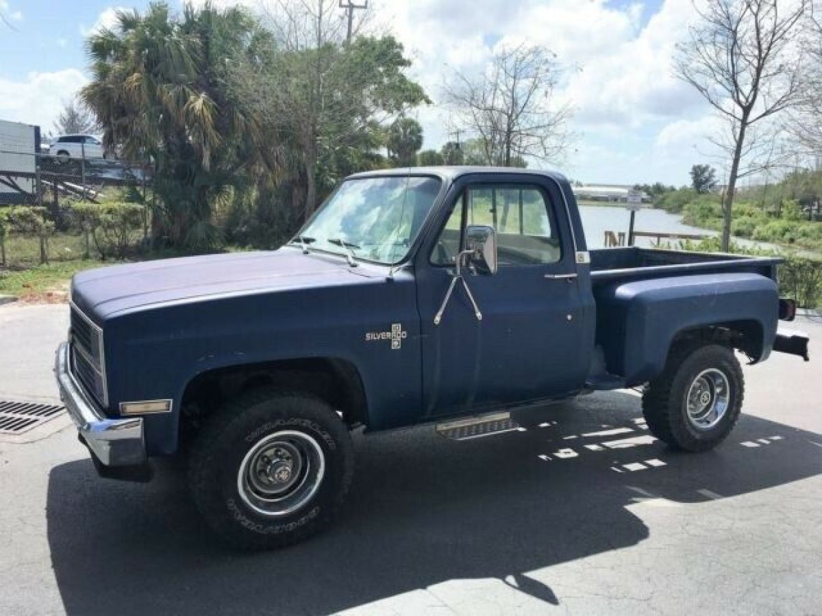 1983 CHEVY K-10 SERIES TRUCK - 4X4 - SHORT BED - 350 V8 - CHEVROLET - LOW RES 1983 Chevrolet C-10