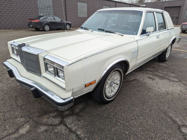 1983 Chrysler New Yorker - photo 3