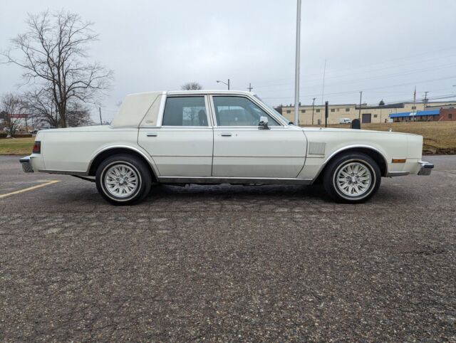 1983 Chrysler New Yorker - photo 8