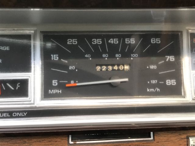 1983 Chrysler Town & Country - photo 6