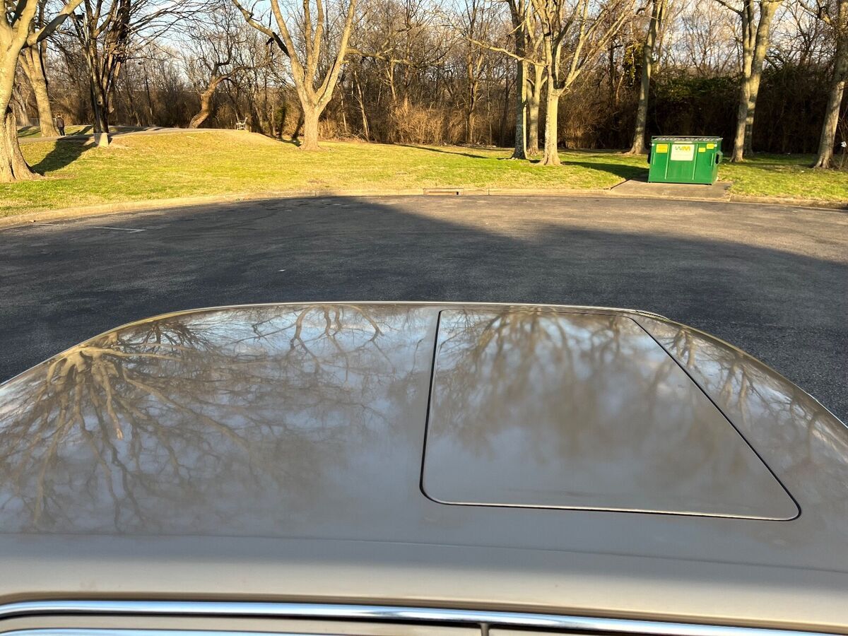 1983 Mercedes-Benz 300-Series - photo 11