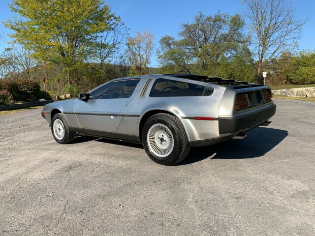 1983 DeLorean DMC-12 DMC-12 - photo 3