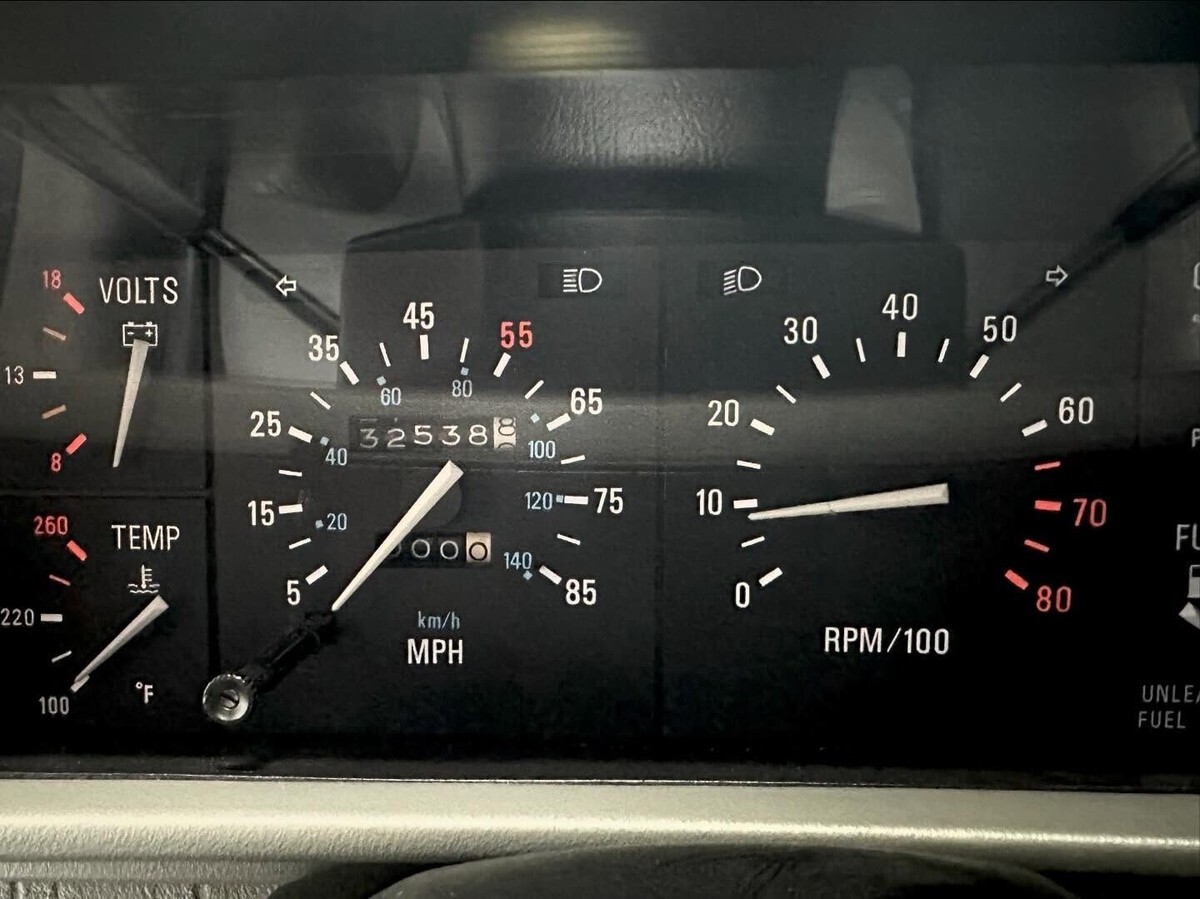1983 DeLorean Gray Interior / Automatic - photo 10
