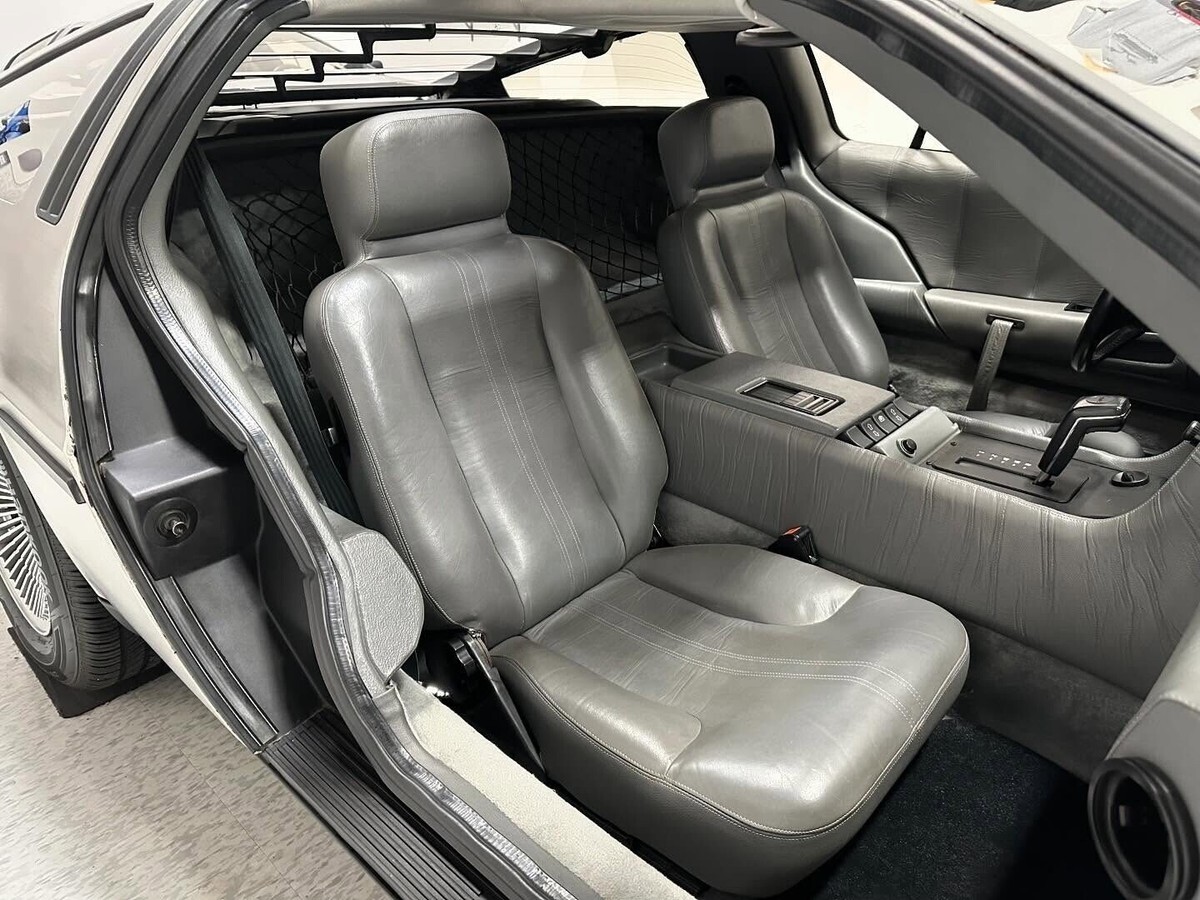 1983 DeLorean Gray Interior / Automatic - photo 9