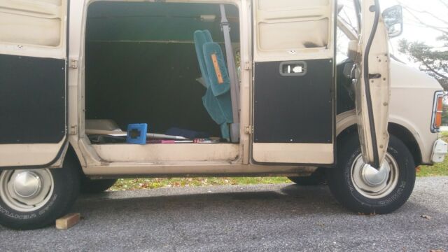 1983 Dodge Ram Van - photo 11
