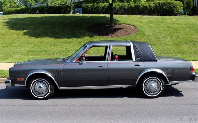 1983 Chrysler New Yorker Fifth Avenue - photo 2
