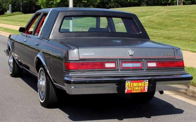1983 Chrysler New Yorker Fifth Avenue - photo 3