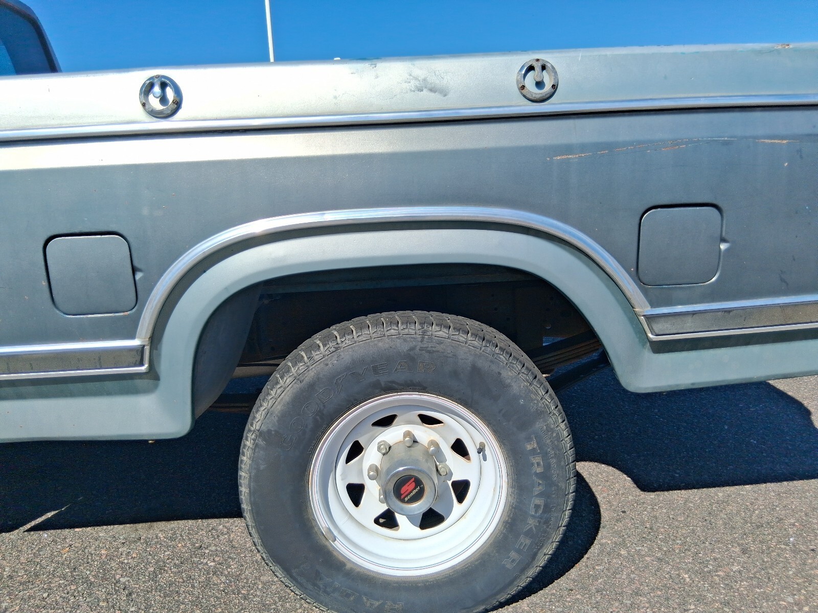 1983 Ford F-250 - photo 12