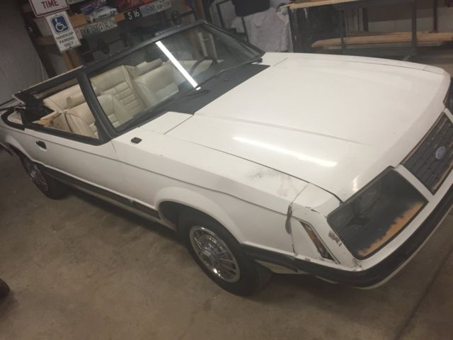 1983 Ford Mustang Convertible GLX - photo 3