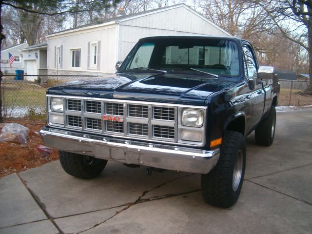 1983 GMC 4X4 2500 PICK-UP TRUCK 1983 GMC Sierra 2500