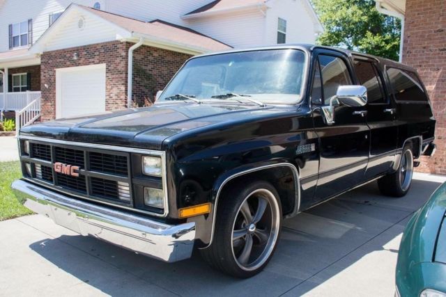 1983 GMC C1500 Sierra Classic 1983 GMC Suburban C15oo