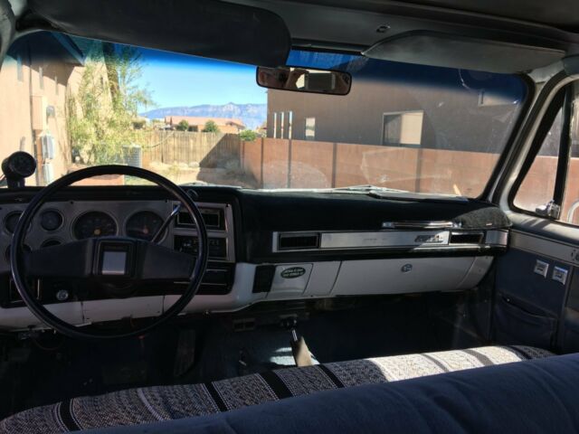 1983 GMC Suburban - photo 2
