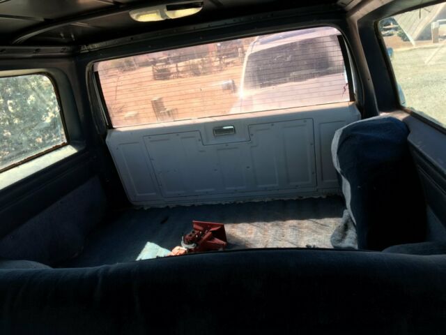 1983 GMC Suburban - photo 3