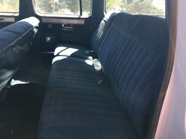 1983 GMC Suburban - photo 4
