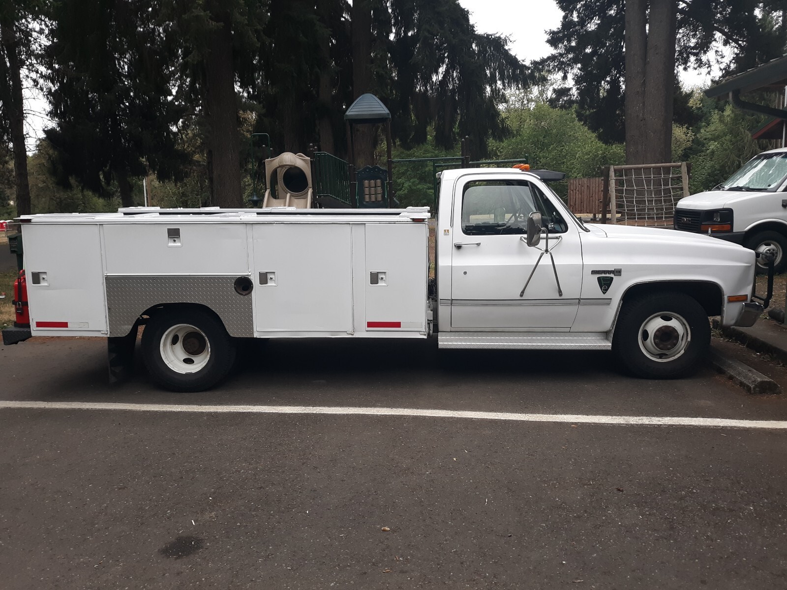 1983 GMC Sierra 3500 squarebody - photo 2