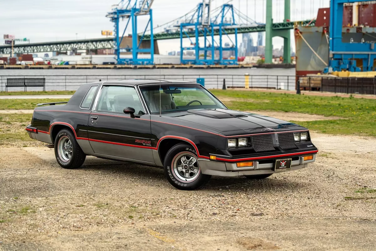 1983 HURDT OLDS 15TH ANNIVERSARY 8K MILES GARAGED 1 OWNER SINCE NEW COLLECTOR 1983 Oldsmobile Cutlass 2dr Coupe Calais