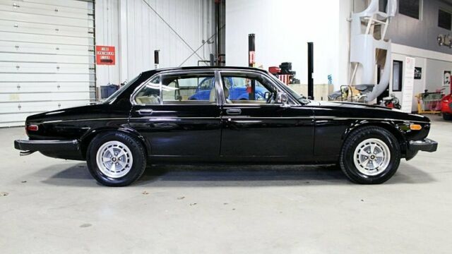 1983 Jaguar XJ6 -- - photo 6