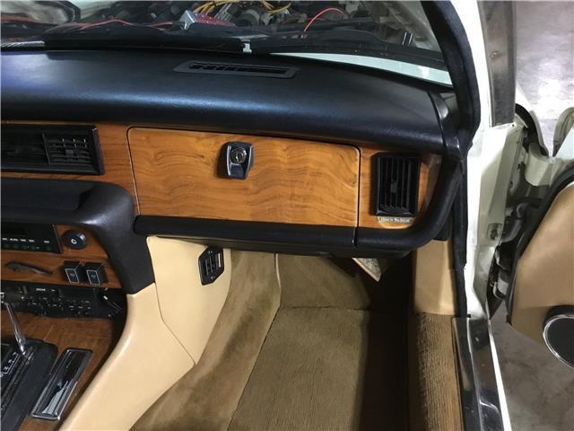 1983 Jaguar XJ6 -- - photo 10