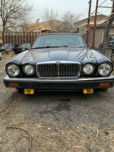 1983 Jaguar XJ6  Black/ Saddle 1983 Jaguar XJ6 Xj6