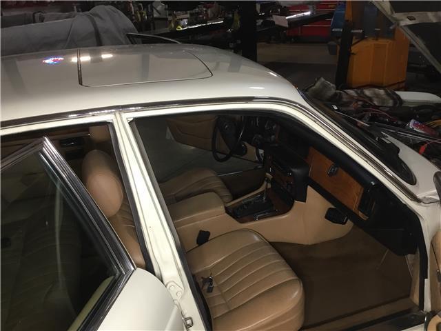 1983 Jaguar XJ6 -- - photo 3