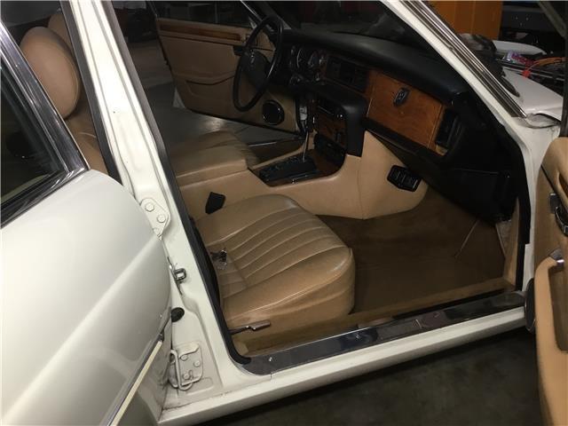 1983 Jaguar XJ6 -- - photo 4