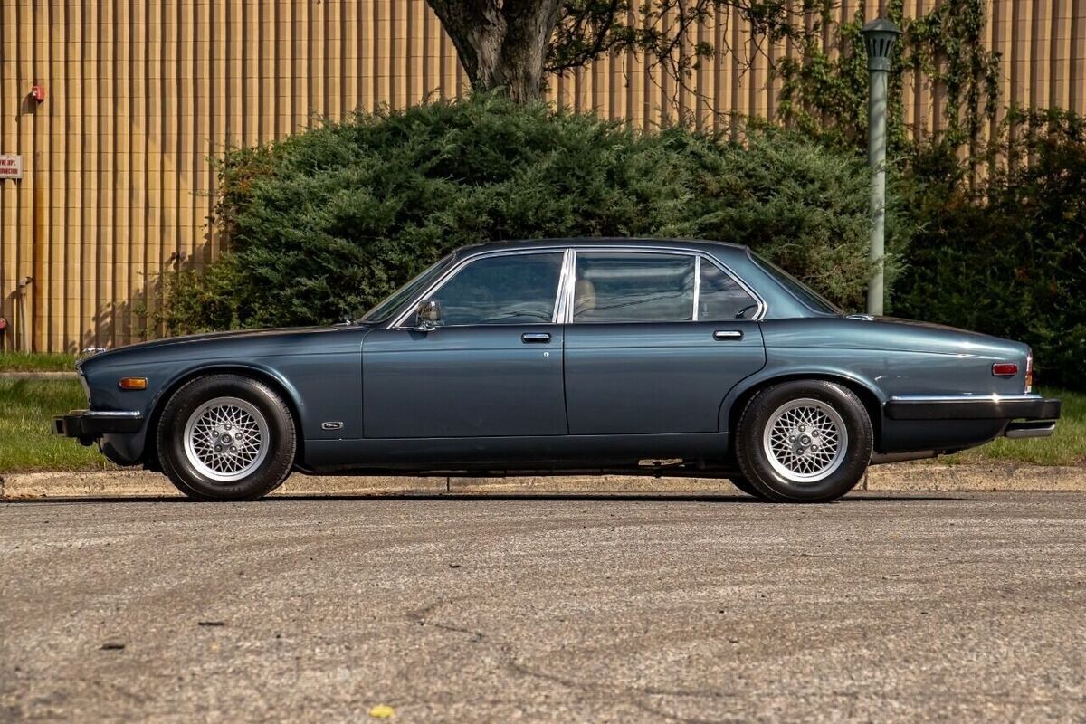 1983 Jaguar XJ XJ6 4dr Sedan - photo 3