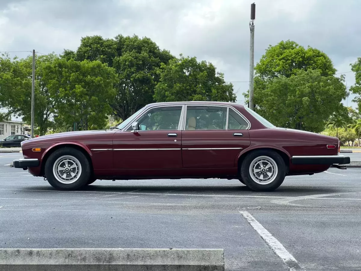 1983 jaguar xj6. Super low miles 1983 Jaguar XJ