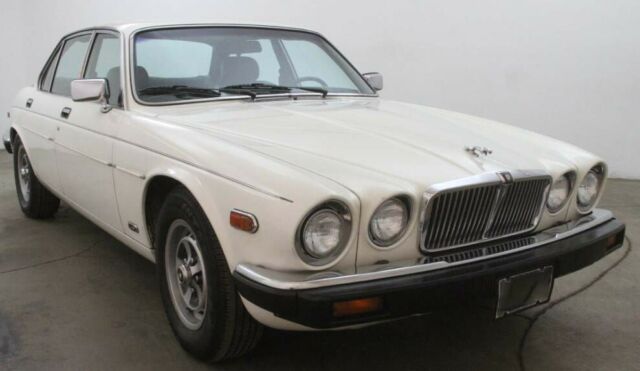 1983 Jaguar XJ6 VANDENPLAS - photo 2