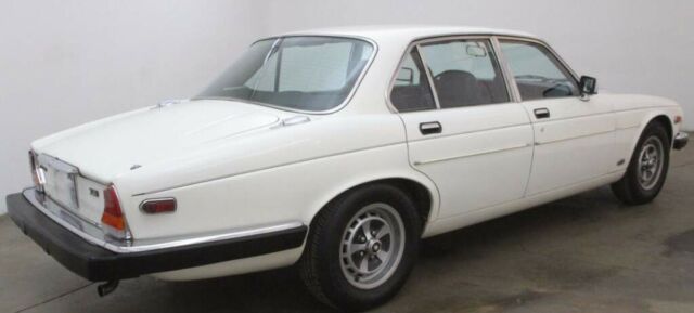 1983 Jaguar XJ6 VANDENPLAS - photo 3