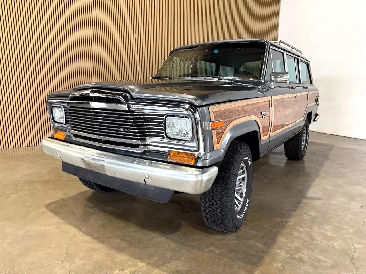 1983 Jeep Wagoneer 4x4 - photo 2