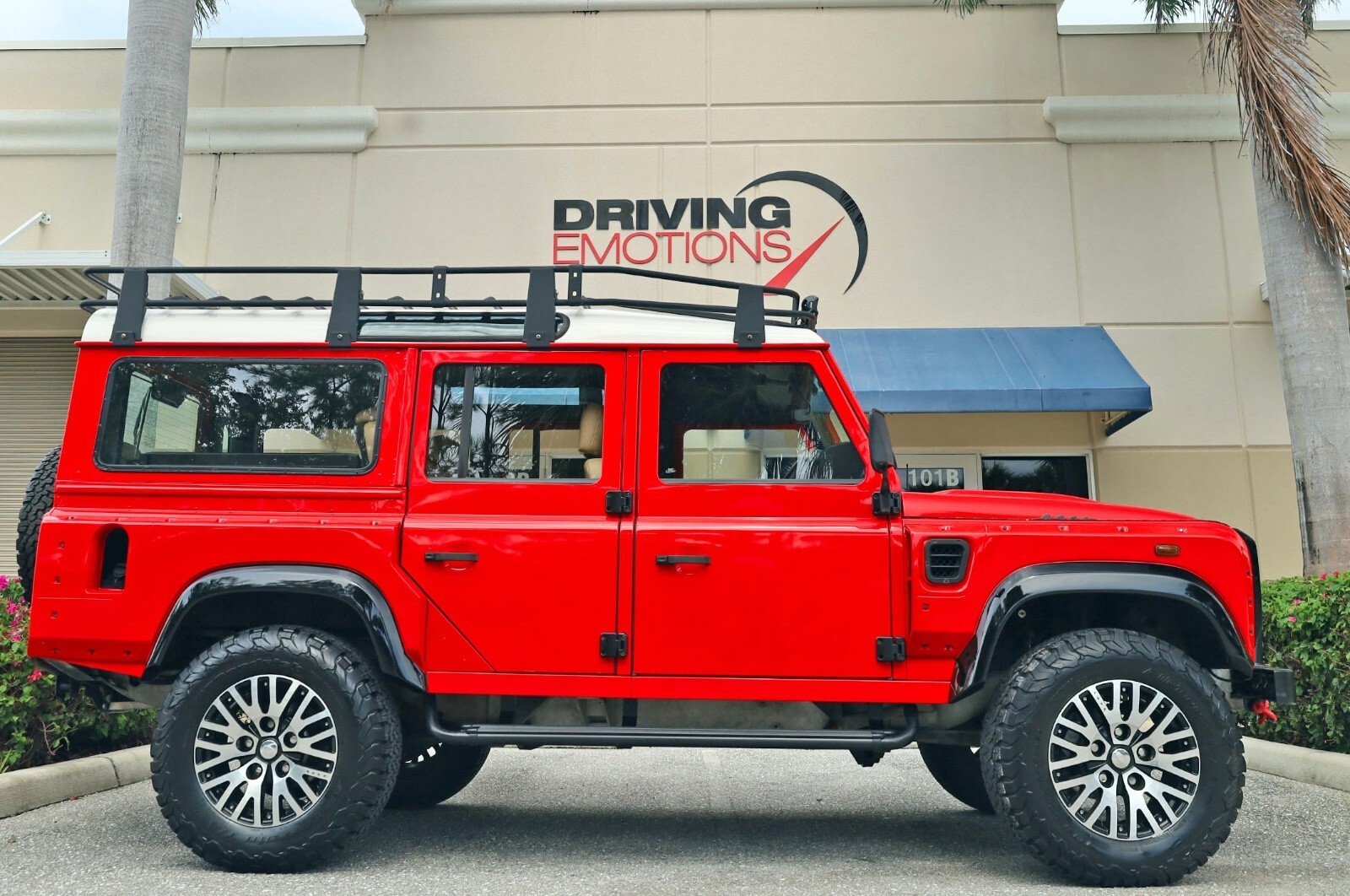 1983 Land Rover Defender 110 V8! EAST COAST DEFENDER BUILD! COLLECTOR! - photo 5